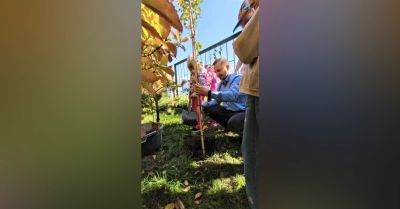 Dzień Drzewa uczcili rozmowami i nasadzeniami